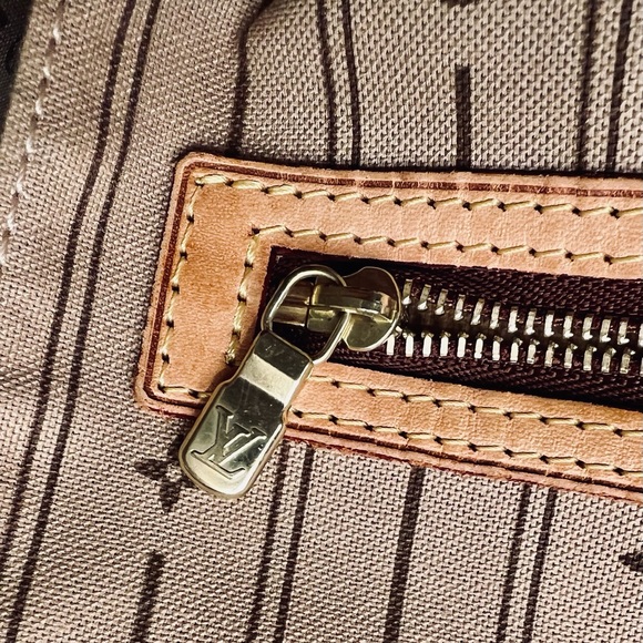 Authentic Louis Vuitton Neverfull MM Tote - Picture 10 of 11